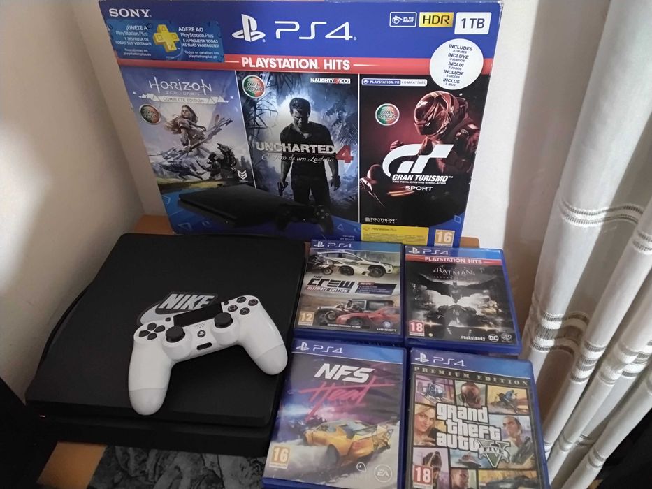 Ps4 Slim 1TB c/caixa, 1 dualshock 4 branco e 4 jogos