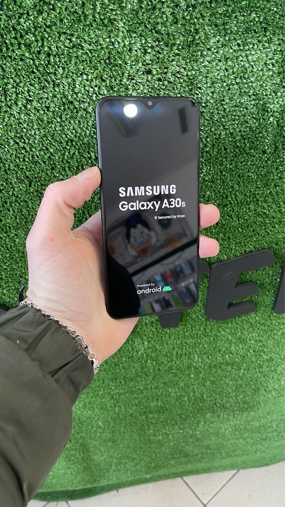 Продам samsung a30s 4/64gb