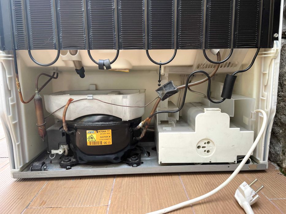 Arca congeladora NoFrost vertical 150 litros Liebherr GN 1923