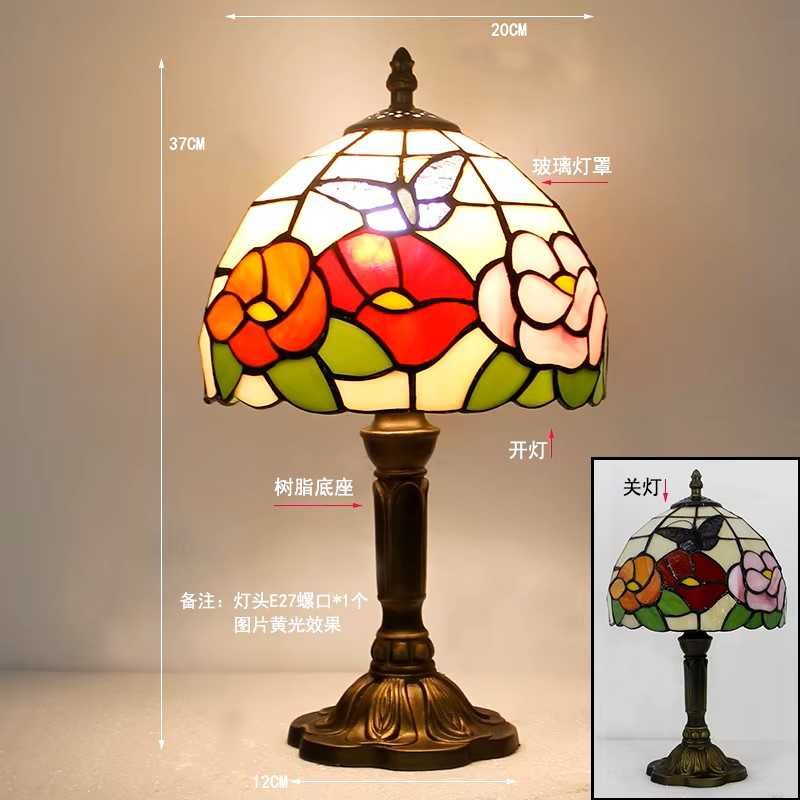 Lampa witrażowa w stylu Tiffany. Motyl na powoju