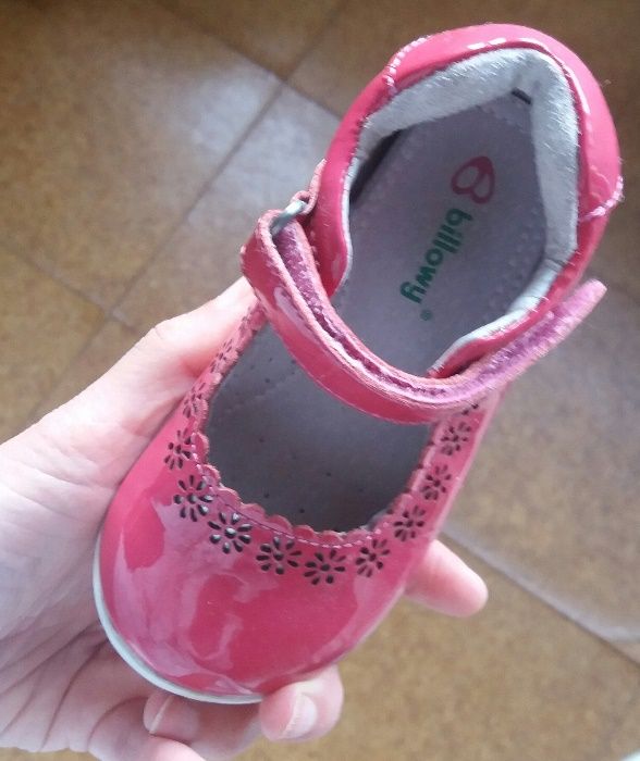 Sapatos rosa/verniz da marca Billowy, tamanho 22