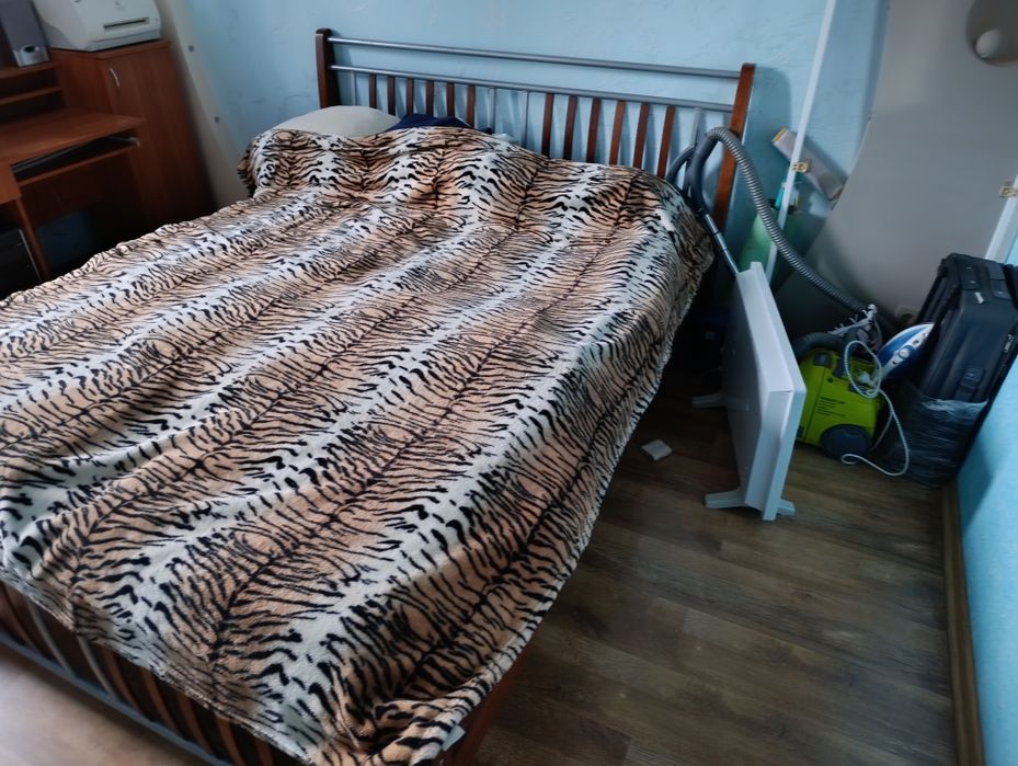 Двухспальная кровать импортная 1680*2150 (матрас ортопед 1,6м*2м)