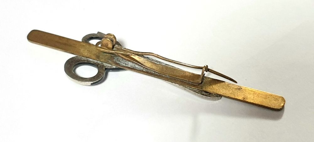 Raro antigo pin / pregadeira publicitária alemã Corneta Solingen tesou