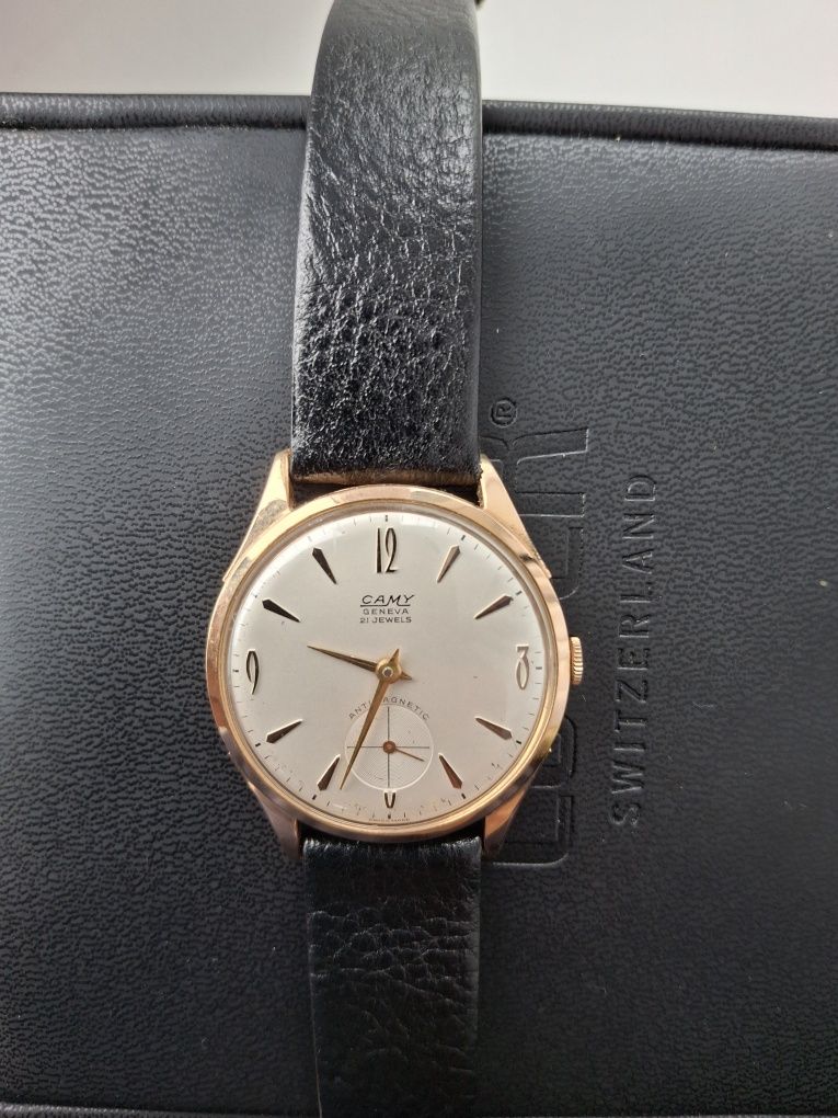 Золотий годинник Camy geneve.