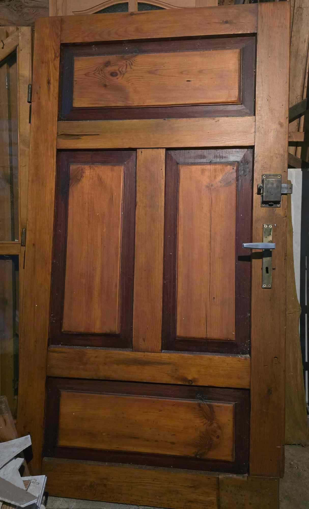 Sprzedam uzywane, stare drzwi drewniane lewe.