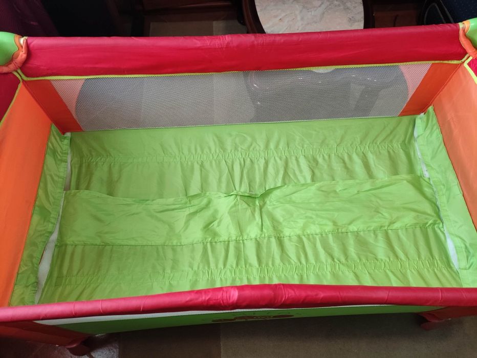 Cama de viajem+rede mosquiteira+2 colchões