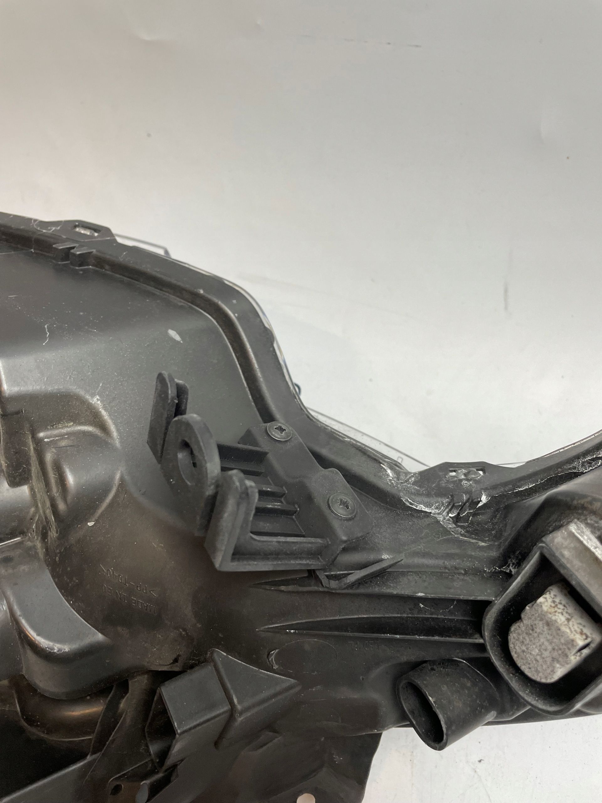 Lampa przód przednia prawa PEUGEOT 108