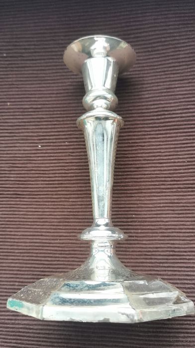 Підсвічник металевий.