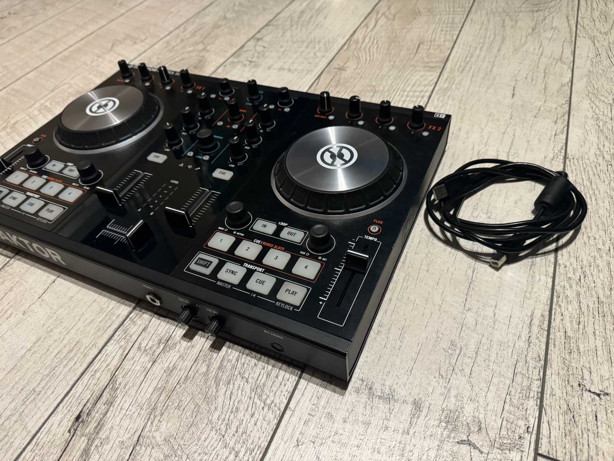 Traktor Kontrol S2 MK2 - Kontroler DJ