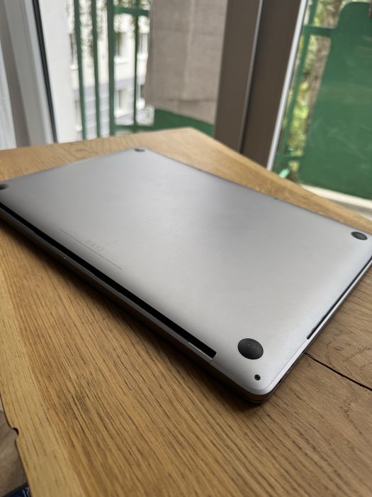 Macbook pro 15” 2019 intel core i7, 2,6GHz, 16GB RAM, SSD 256GB