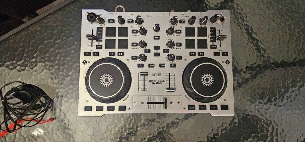 mesa de DJ Hercules RMX2