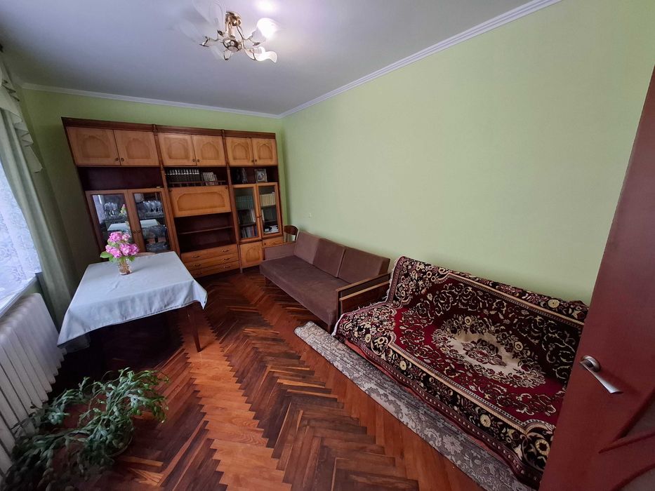 Здається кімната, вулиця Варшавська. Площа кімнати 22 кв. м.