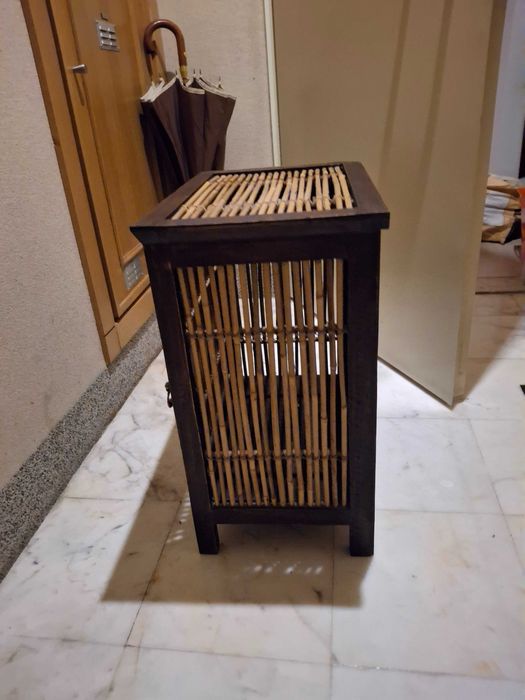 Mesas de Cabeceira de Madeira e Bambu - Como Novas