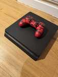 Konsola PS4 Slim + 3 pady