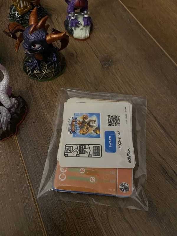 Skylanders lot 16 figures, 4 games, 4 portals, stickers, cards