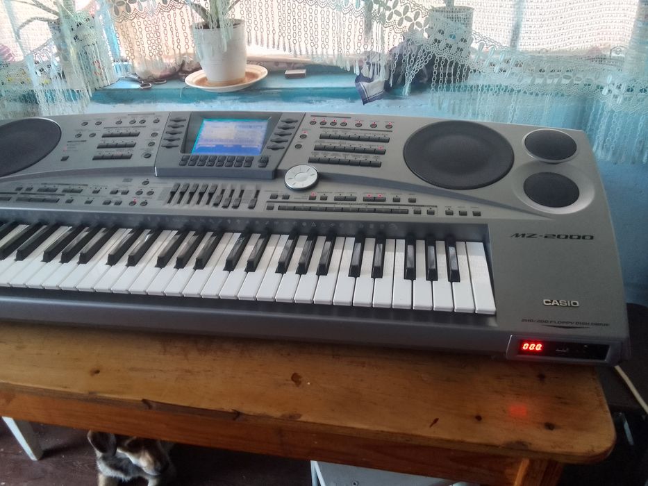 Синтезатор, касио, м, з, т, 2000,