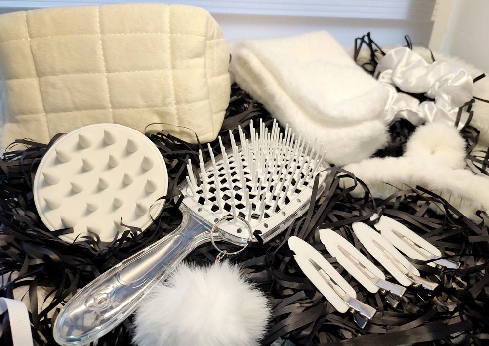 Пухнастий подарунковий боксик в білому кольорі, для дівчини!!!