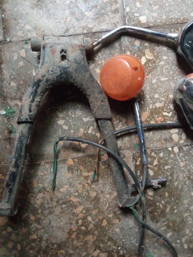 Продам ,підніжку , зеркало,2 шт, повороти до ,мотоцикла альфа,дельта.