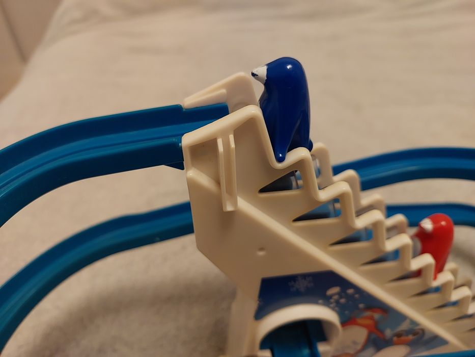 Zabawka zjeżdżalnia pingwinów