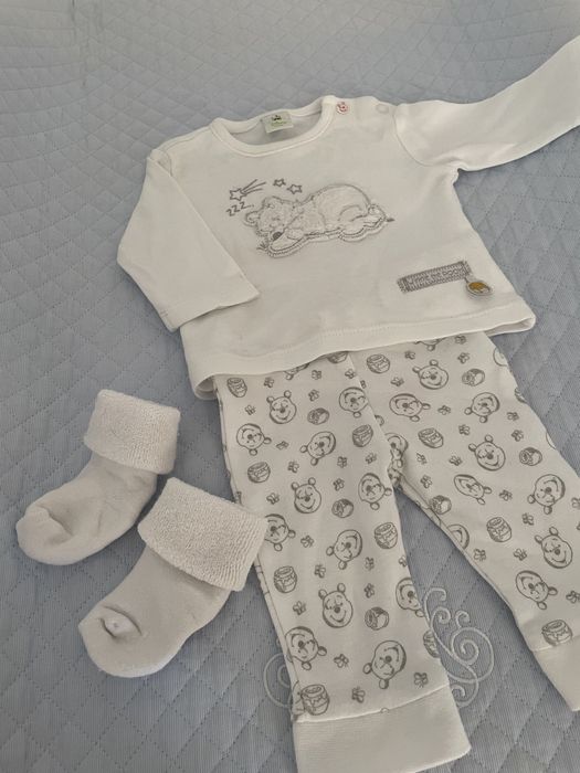 Biały komplet niemowlęcy rozmiar 50 spodnie, bluzka, skarpetki