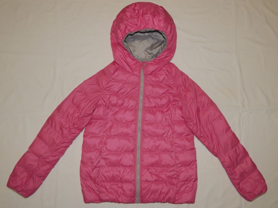 Легкая и практичная розовая куртка Uniqlo на девочку 11 лет. Рост 146