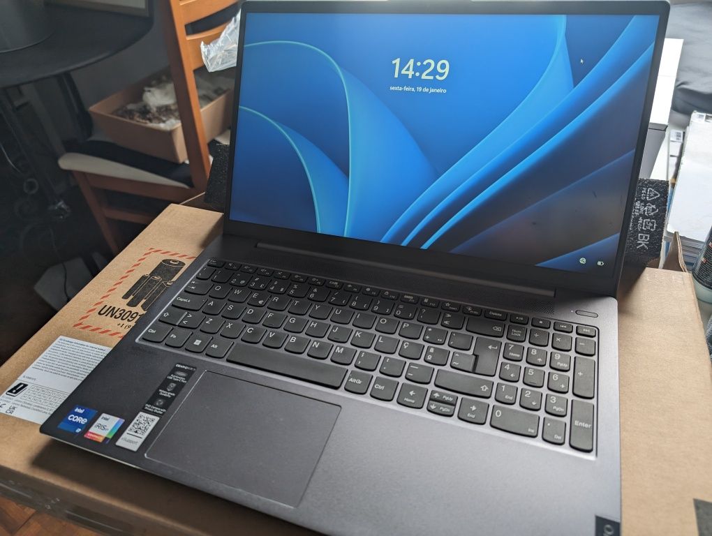 LENOVO IdeaPad 5i 15 Computador portátil 16' NOVO