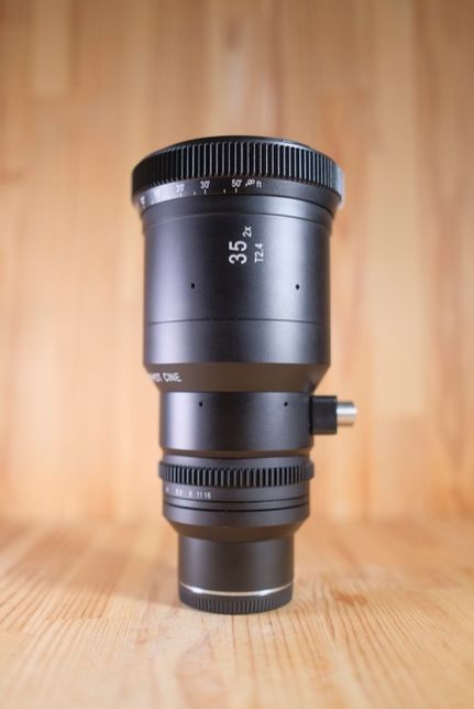 SLR Magic 35mm T2.4 2x Anamorphot-CINE Lens (4/3) анаморфный объектив