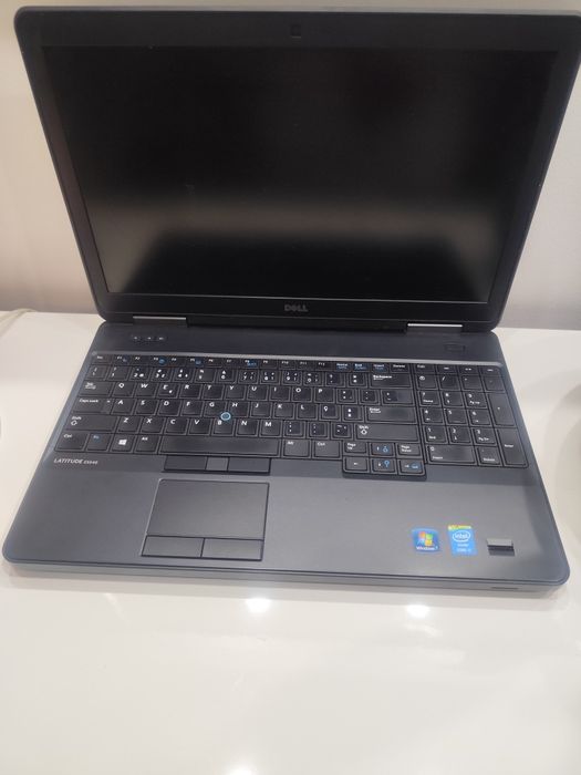 Dell E5540 i7 16GB SSD 512 GB NVIDIA GeForce GT 720M 2GB Graphics