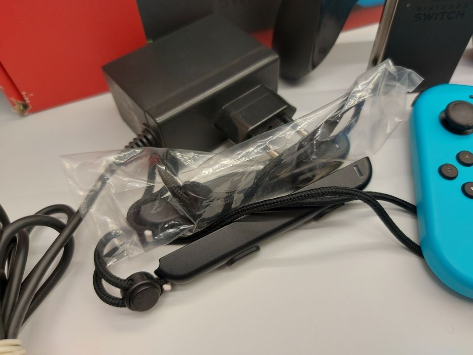 Konsola Nintendo Switch zestaw + etui gratis