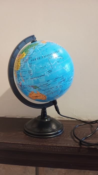 Lampka globus podświetlany