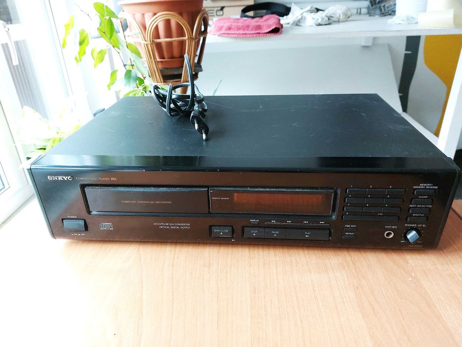 Odtwarzacz CD ONKYO DX-6920
