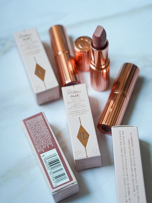 Помада Charlotte Tilbury matte revolution pillow talk