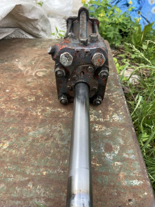 Гідроциліндр ЦС-75 в робочому стані