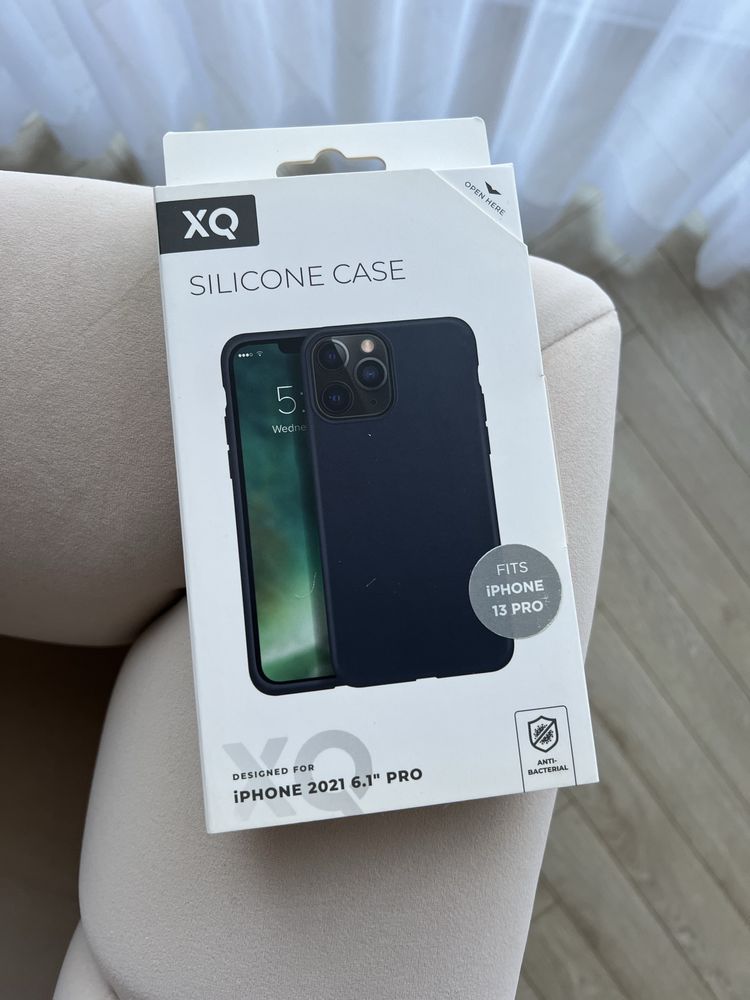 Nowe etui Silicone Case marki XQ XQISIT do Apple iPhone 13 Pro Granat