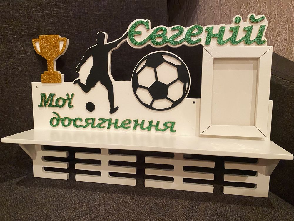 Медальница. Для медалей. Полка для кубков. Медальниця