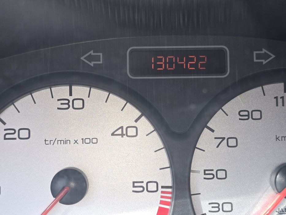 DiESEL 206 HDI Ar cond 130 k KM Tecto abrir Jantes espec Pegeout 5 Lug