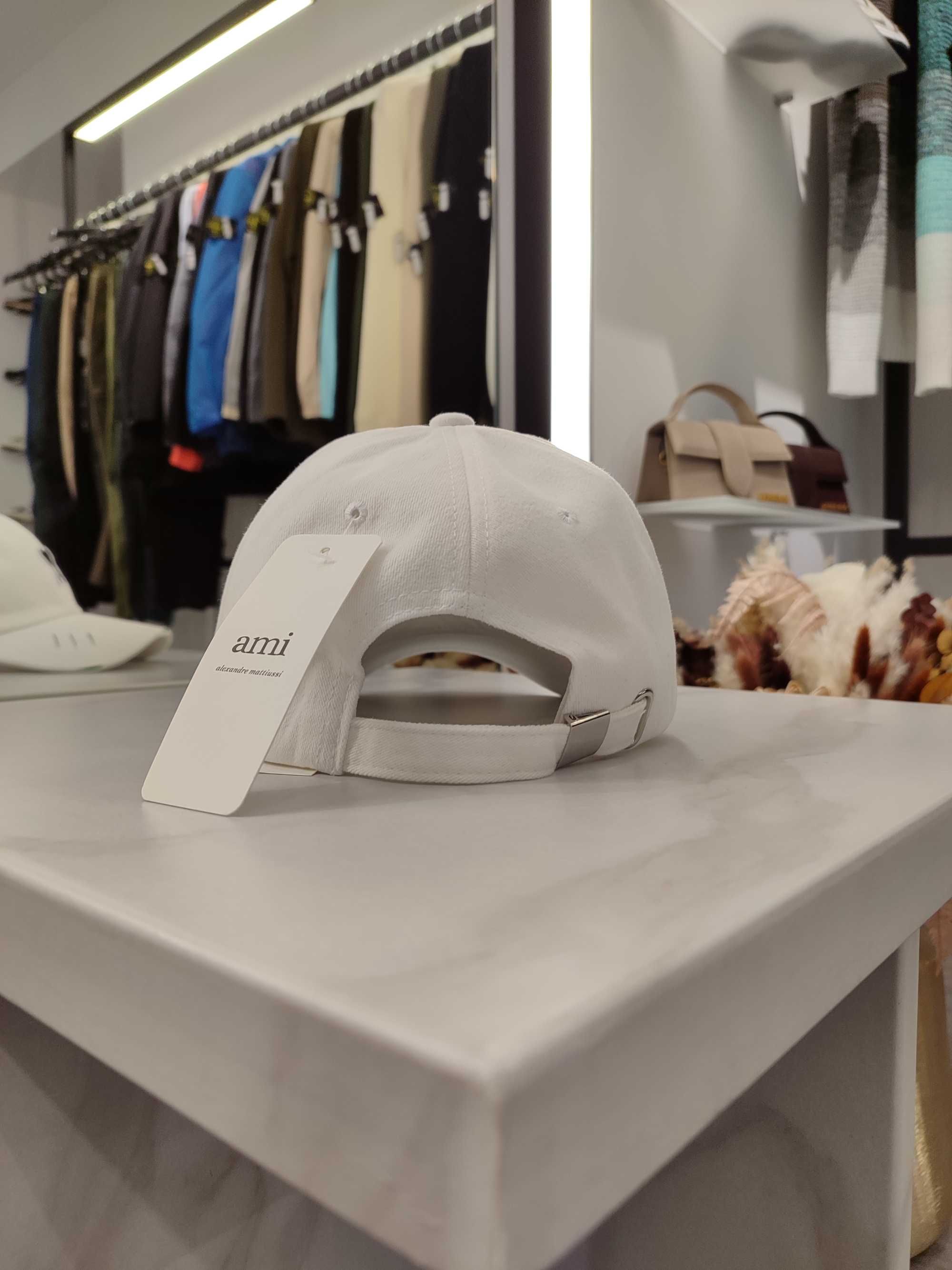 Кепка AMI Paris Torn Cap White