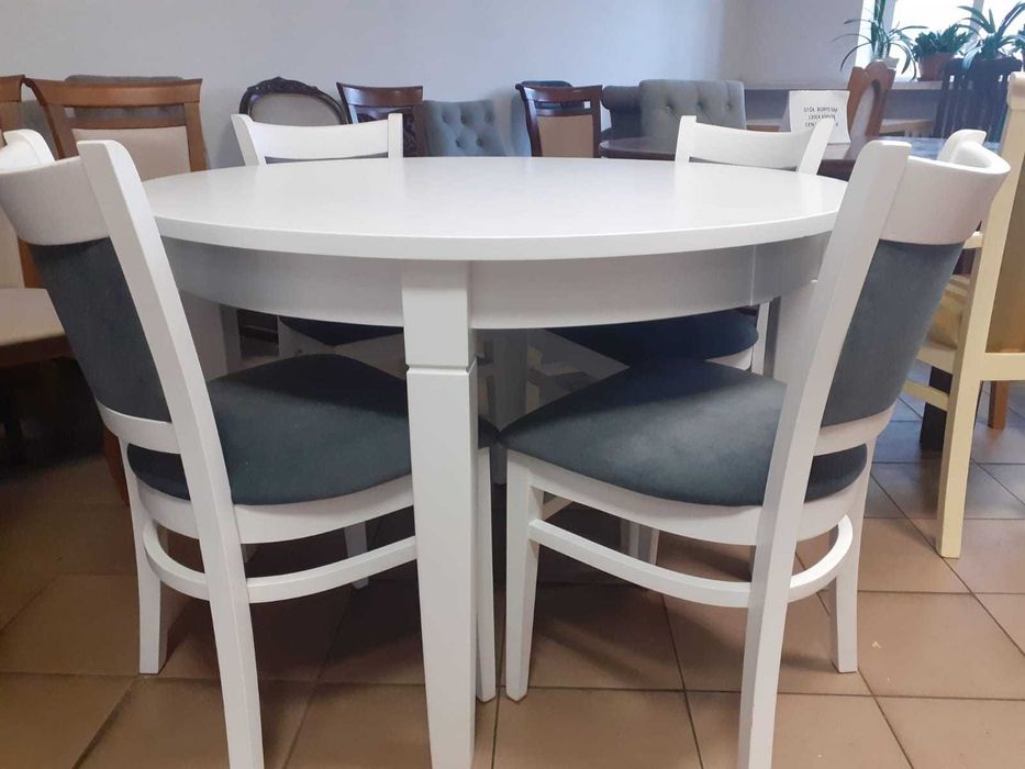 Zestaw mebli bukowych: okrągły stół + 4 tapicerowane krzesła