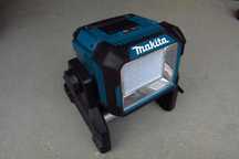 MAKITA Lampa budowlana  LED 18V 230V akumulatorowa sieciowa DML811