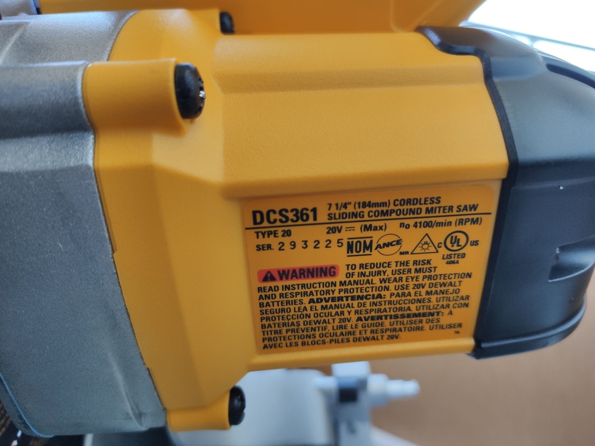 DeWALT DCS361b XR 20Vmax акумуляторна розсувна торцювальна пилка 184мм