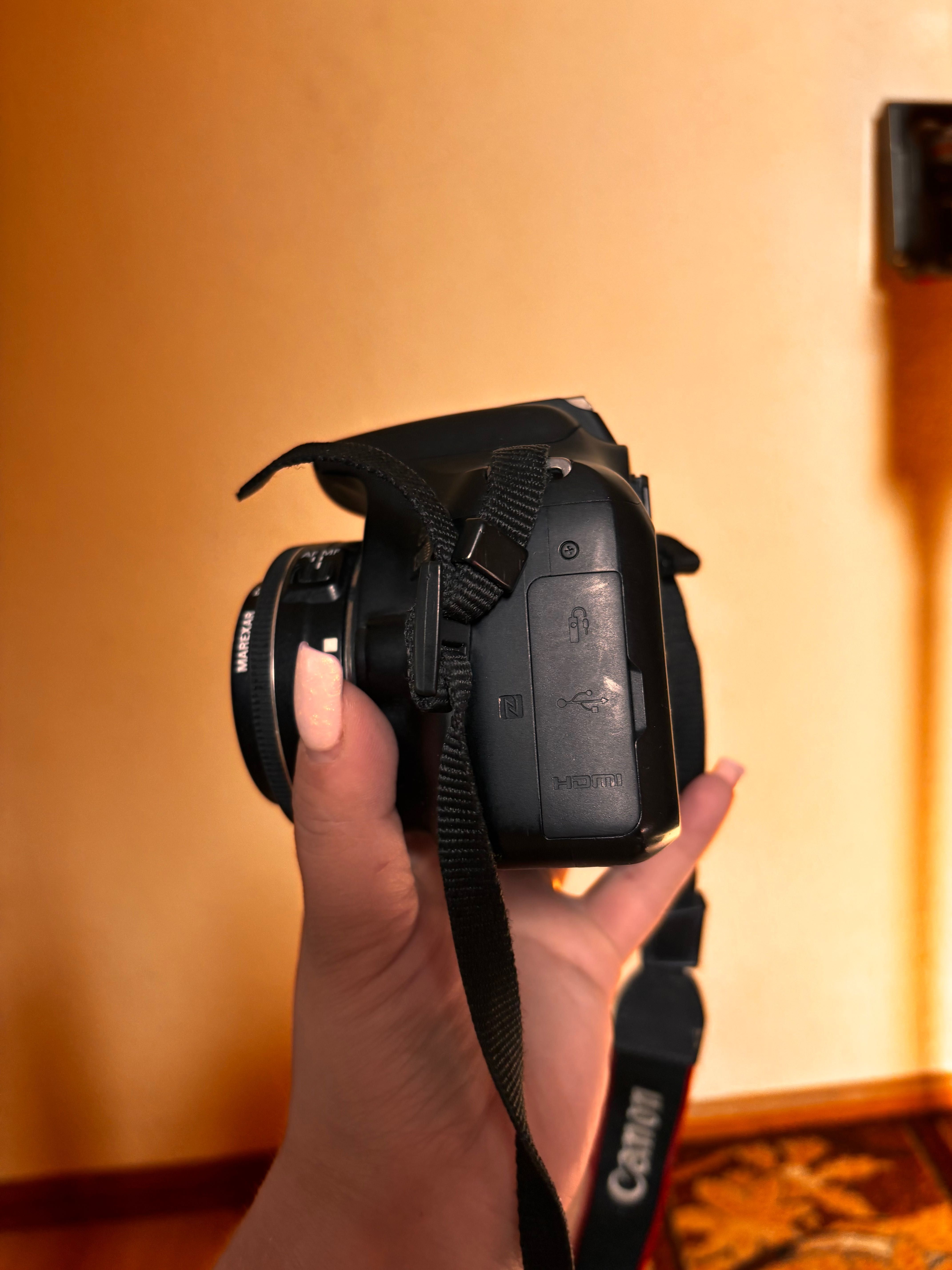 Aparat Canon 1300d i dwa obiektywy