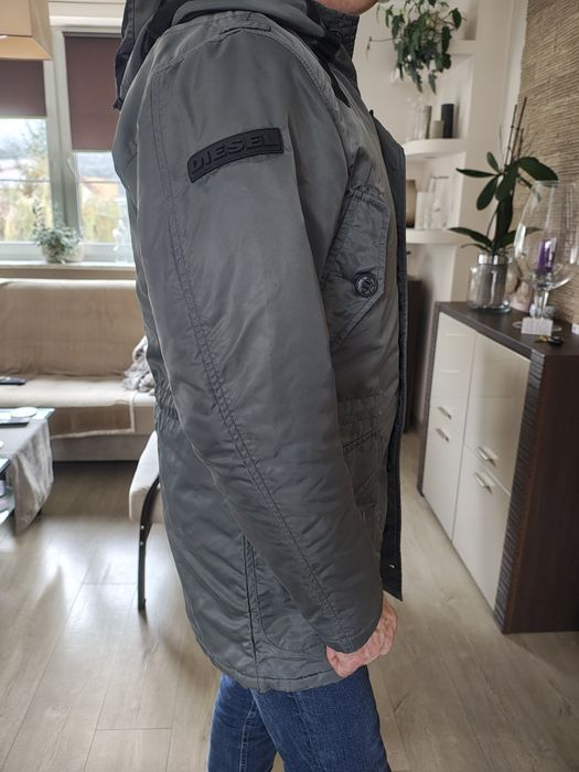 Kurtka zimowa marki Diesel. Rozmiar L.