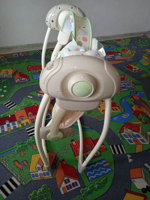 Дитяча колиска з музикою