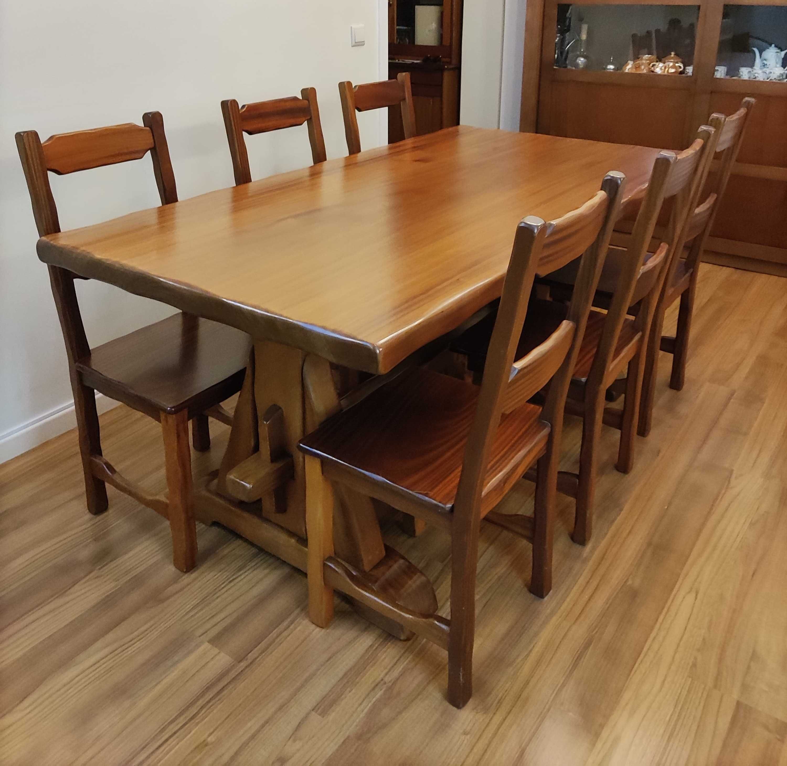 Mesa de Jantar em Pinho + 6 Cadeiras