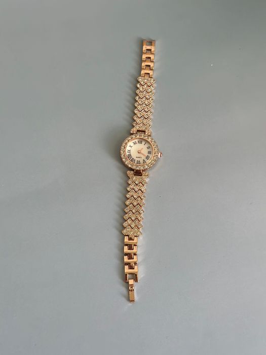 złoty zegarek z cyrkoniami kryształkami vintage coquette