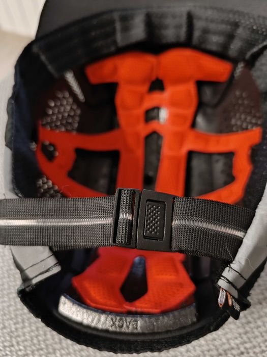 Kask twarda czapka BHP