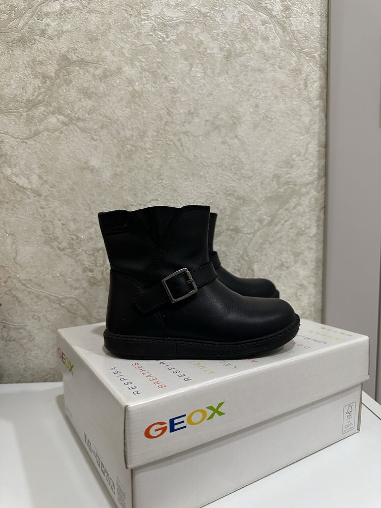 Демисезонные кожанные ботинки Geox на девочку