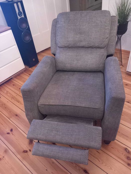 Fotel uszak z podnóżkiem