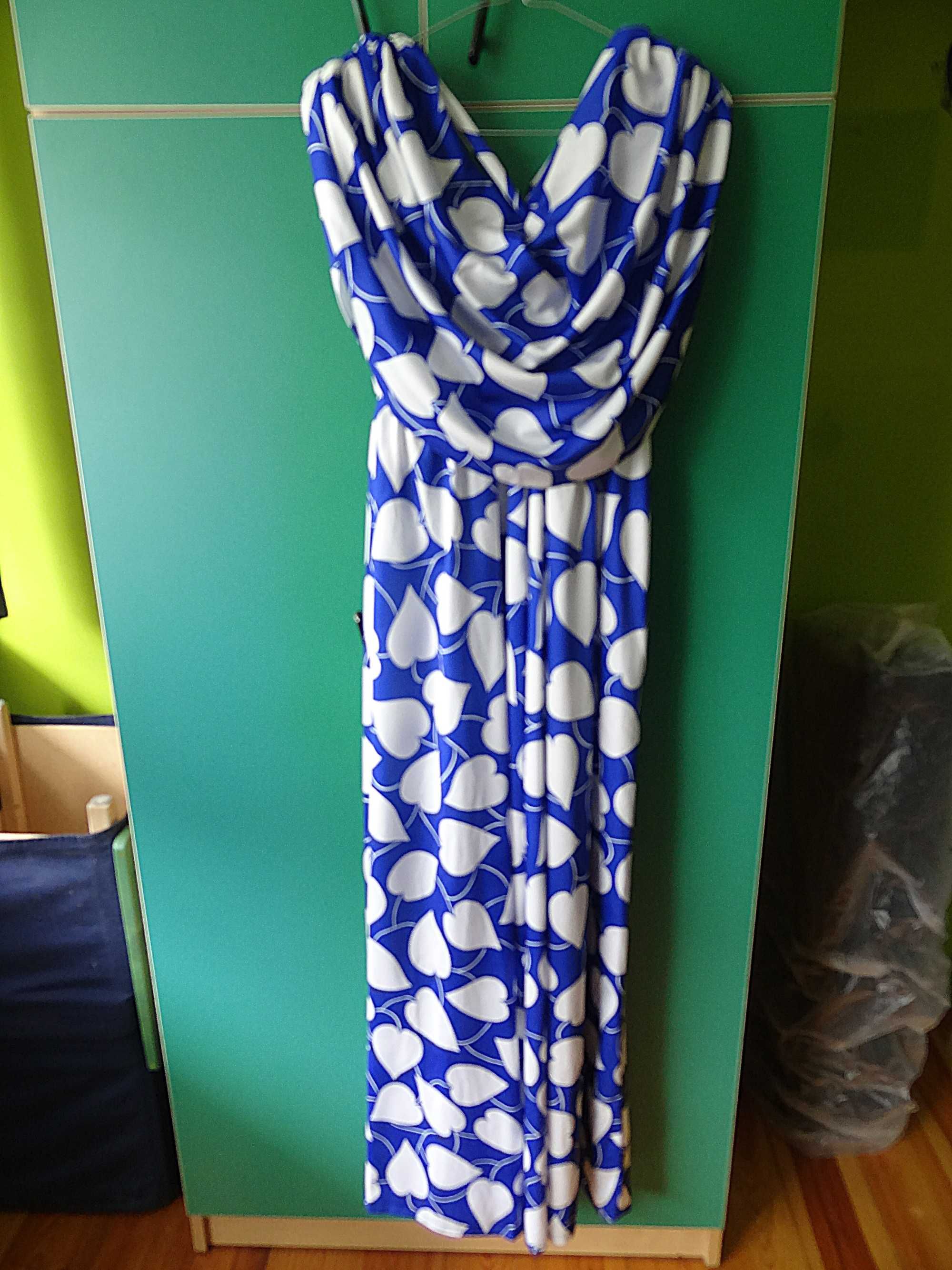 Sukienka niebiesko-biała w liście