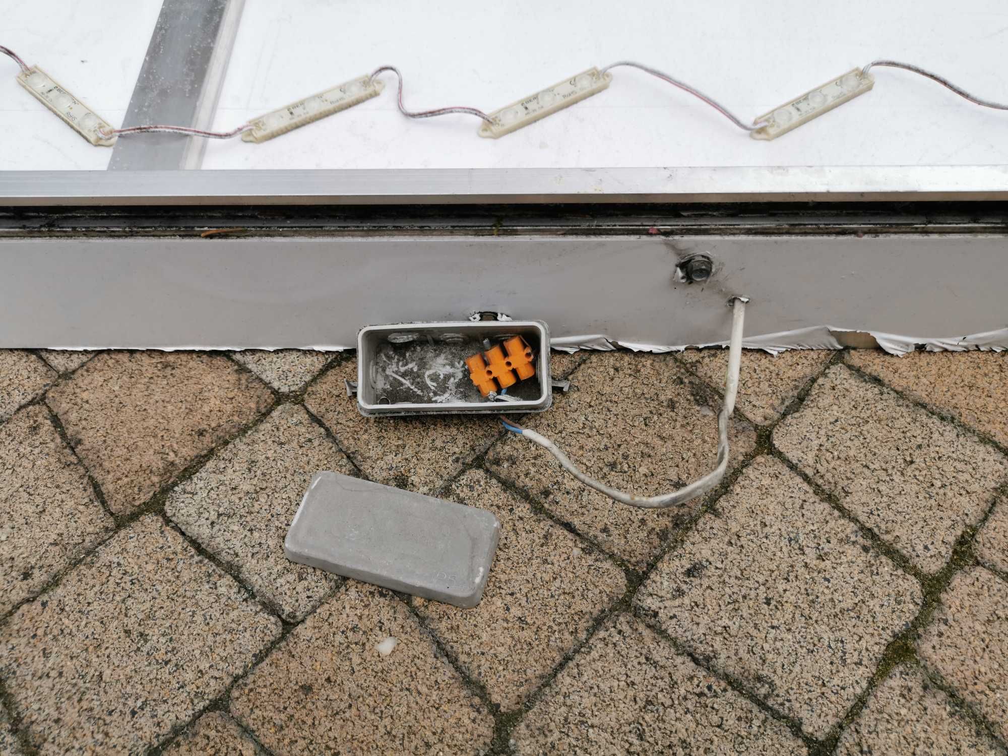 Plafon neon świetlny